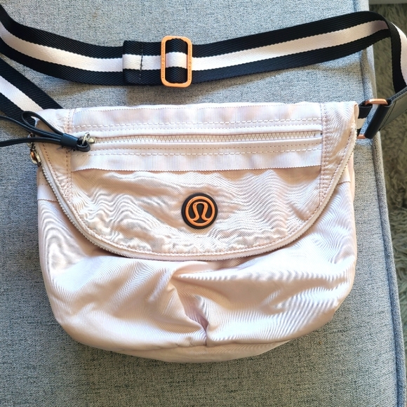 lululemon athletica Handbags - RARE Lululemon festival bag in Prisma Pink Gold
